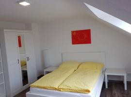 Dachwohnung Eyb mit 3 Schlafzimmern, cheap hotel in Ansbach