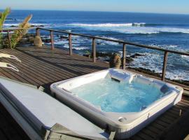 Increíble casa primera línea frente a ola Infiernillo, hotel en Pichilemu