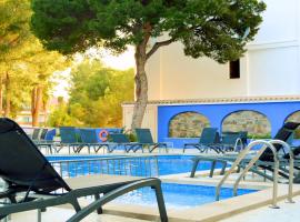 Hotel Torre Azul & Spa - Adults Only: El Arenal şehrinde bir otel