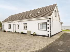 Curragh Hill, cottage in Westport