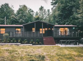 Blackbear Lodge - Ski Phoenicia, Hunter, Catskills, Windham, Belleayre – domek wiejski w mieście Mount Tremper