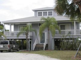 Modern Lighthouse Hotel, hotel v destinaci Englewood