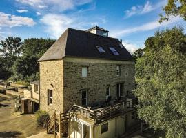Ancien Moulin rénové à neuf pour 20 personnes sur les rives du Trieux, villa a Plésidy