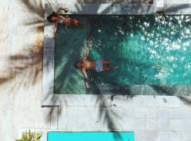 LoTide Surf Camps Lombok: Kuta Lombok'ta bir otel