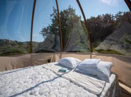 Rtanj hotel sa 1000 zvezdica 2, camping de luxe à Vrmdža