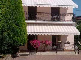 Casa Castel, hotel with parking in Civate