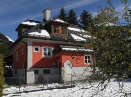 Villa Schnuck - das rote Ferienhaus, chalupa v Bad Gasteinu