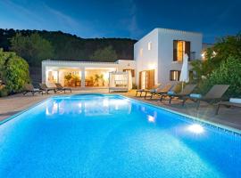 Villa Near Ibiza Town-San Antonio Sleeps 14, Hotel in San Jose