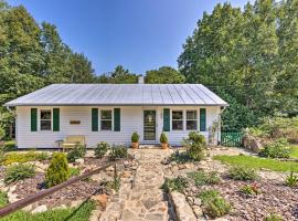 Charming Cottage Less Than 10 Mi to Wineries and Skiing!, cottage in Nellysford