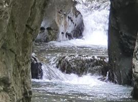Hotel Rural L'Ortiga Blanca, hotel in Queralbs
