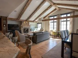 Three Bedroom Mountain Chic 6th Floor Penthouse with Amazing View condo