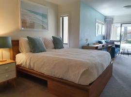 Peaceful Mount Studio Moments to Beach & Downtown, apartment in Mount Maunganui