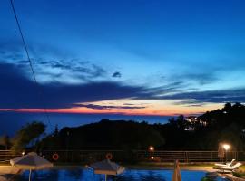 Molivos Sunset Apartments, готель з басейнами у місті Мітімна