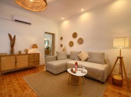 LA MAISONETTE HOUSE IN THE HEART OF LIAPADES CLOSE TO ROVINIA BEACH & PALEOKASTRITSA New! PARKING AVAILABLE, nhà nghỉ dưỡng ở Liapades