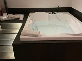 Royalroom2.0-relaxing spa & luxury apartments