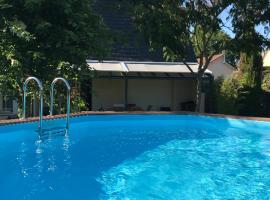 Maison avec piscine au calme, hotel a Saint-Pantaléon-de-Larche