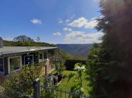 Bungalow Schwarzatalblick in Bad Blankenburg Ortsteil Böhlscheiben, hotel in Bad Blankenburg