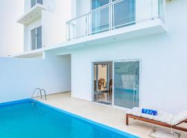 3 bedroom Townhouse with private Pool โรงแรมในโซซัว