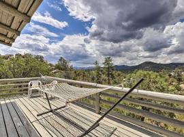 Hike and Relax Prescott Studio with Thumb Butte Views, hotel i Prescott