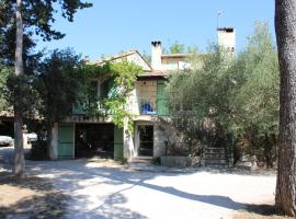 Le mas de Lucien entre Arles, Nimes, Avignon. – hotel w mieście Beaucaire