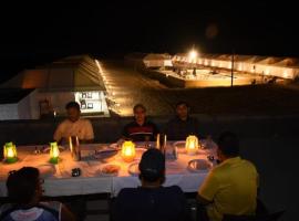 Jaisalmer best desert Safari Camp، خيمة فخمة في جيلسامر