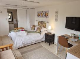 Impunzi Place, hotel near Kloof Country Club, Kloof