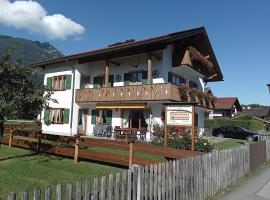 Ferienwohnung Berghoamat, hotel in Grainau