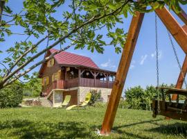 Vita Natura with sauna and jacuzzi, παραθεριστική κατοικία σε Pihovec