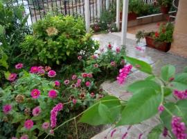 Villa Angela, Traditional Villa in the village, hotel v destinaci Agios Ioannis Peristerion