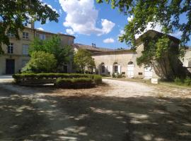 Gîte de l'orangerie du Château de la Bégude de Mazenc, hotel in La Bégude-de-Mazenc