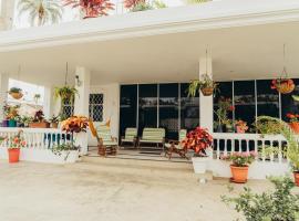 Flor de Lis Beach House, villa vacacional, hytte i Playas