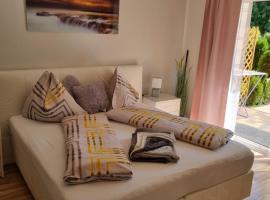 Alpe-Adria Apartment Chanel (Top 6 mit Garten), holiday rental in Oberaichwald