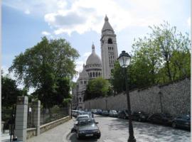 Charming apartment in Montmartre, hotel in Paris