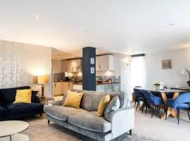 Beautiful 3 bedroom apartment by the Sea