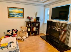 One Bedroom queen bed Sharing Washroom in Tiger Sweet House License##, Pension in Richmond