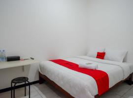RedDoorz near GOR Jatidiri Semarang, hotel v destinaci Jatingaleh