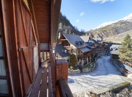 Apartment 3 bedrooms with ski locker and parking at Baqueira-Beret, orlofshús/-íbúð í Arties