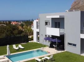 Helios a modern large villa with private pool set in a quiet location, villa en Stavros