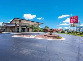 Econo Lodge Inn & Suites University