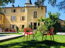 Aux Tourelles 1888 - Tres Proche Lyon #Clim #Piscine #Netflix #Parking Payant Securise, hotel in Tassin-la-Demi-Lune
