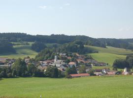 Ferienwohnung am Wirtsgarten, hotel s parkiriščem v mestu Bad Birnbach