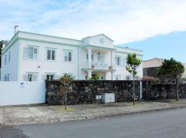 Bella Italia Pópulo Guest House, casa de hóspedes em Ponta Delgada