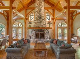 Snowgrass Lodge - River, Mountain Views & Hot tub, cabin sa Leavenworth