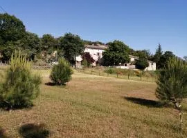 Gîtes La ferme accrochée à la colline