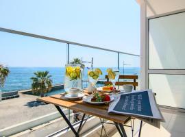Phaedrus Living: Seaview Gold Flat Lighthouse 48, hotel in Paphos