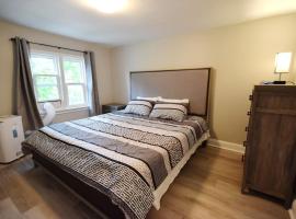 3 BR King Executive UT Waterloo AC Prkng by UW WLU, hotel u gradu 'Waterloo'