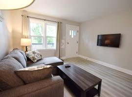 Modern 3BR King UT Waterloo, AC Prkng, near UW WLU, hotel di Waterloo