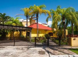 Beach Access, Sleeps 9 Adults, Private Heated Pool, Boat Dock, Villa Calaveras, hotel em Nuevo Vallarta