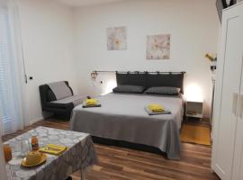 Cristel malpensa room, מקום אירוח B&B בקרדנו אל קמפו