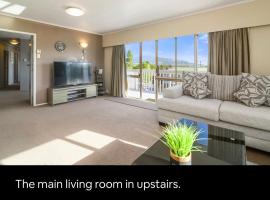 Spacious modern Utuhina holiday House, holiday rental in Rotorua